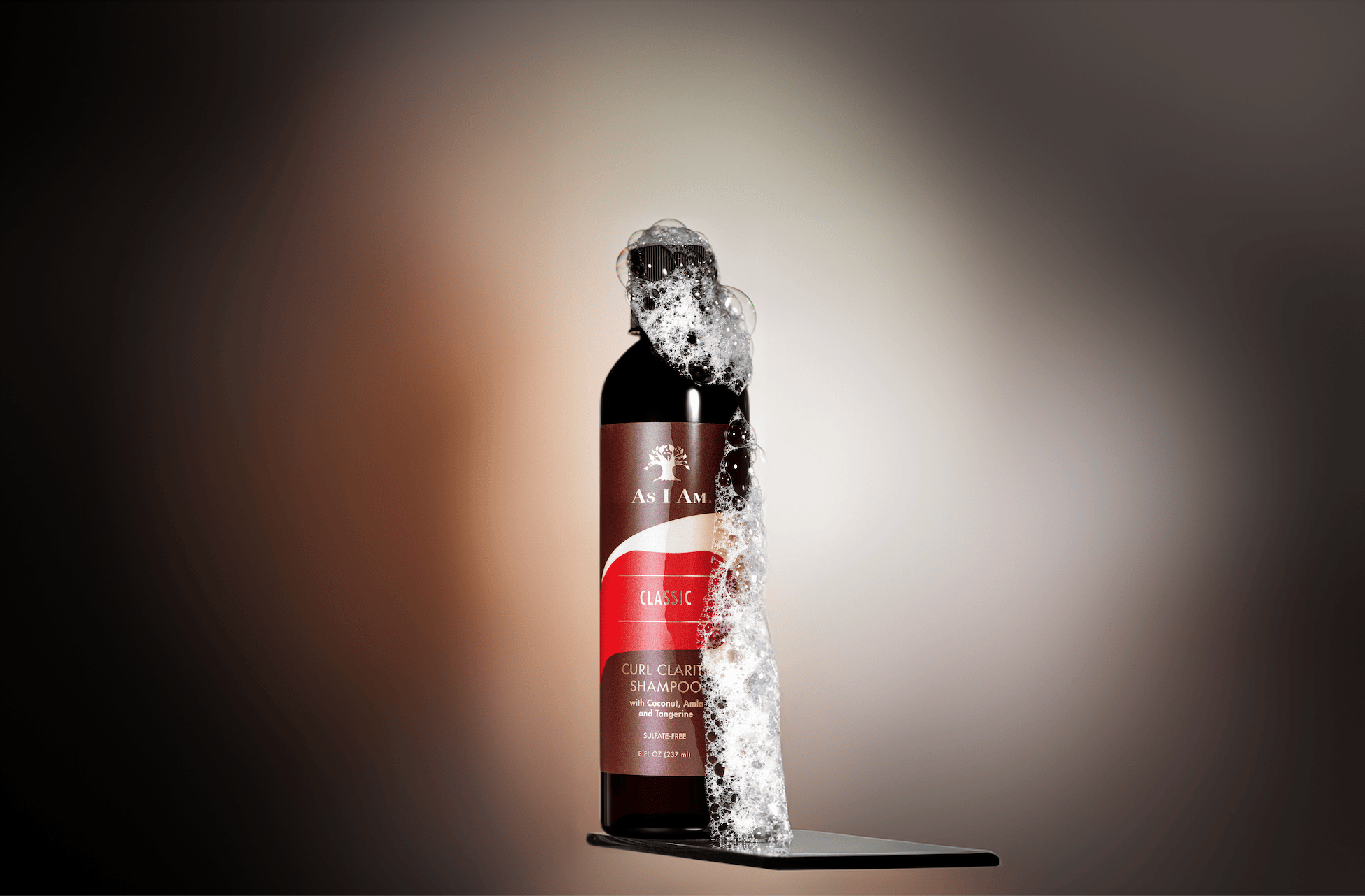 As I Am Curl Clarity Shampoo-flacon-een sulfaatvrije reiniger die zachtjes productophopingen verwijdert en de vochtbalans van krullend en kroeshaar op peil houdt.