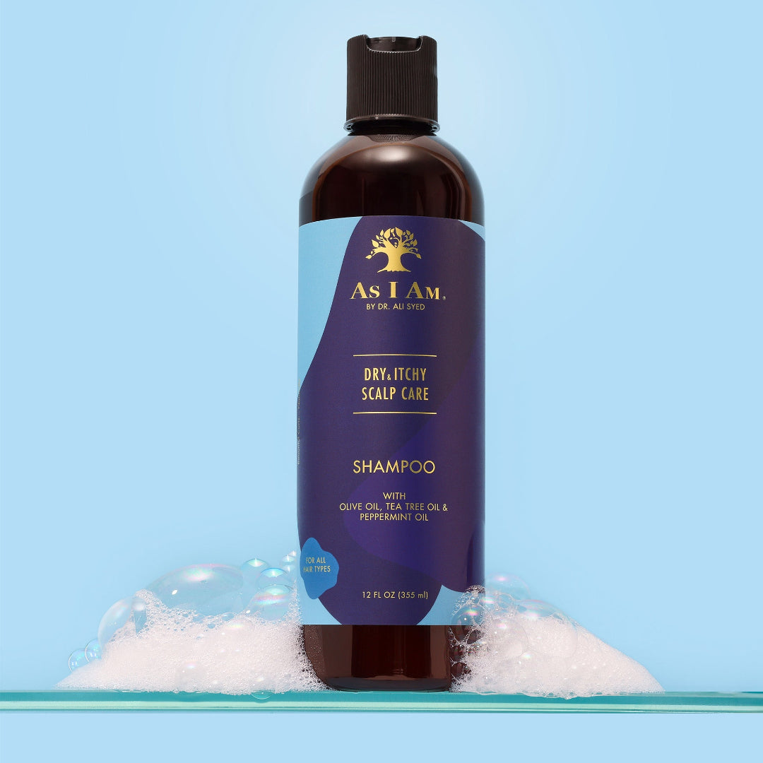 As I Am Dry & Itchy Scalp Care Shampoo, een shampoo die roos bestrijdt en de droge, jeukende hoofdhuid kalmeert en het haar hydrateert en verfrist.