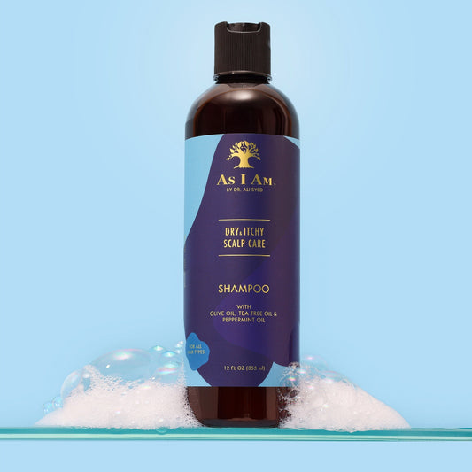 As I Am Dry & Itchy Scalp Care Shampoo, een shampoo die roos bestrijdt en de droge, jeukende hoofdhuid kalmeert en het haar hydrateert en verfrist.
