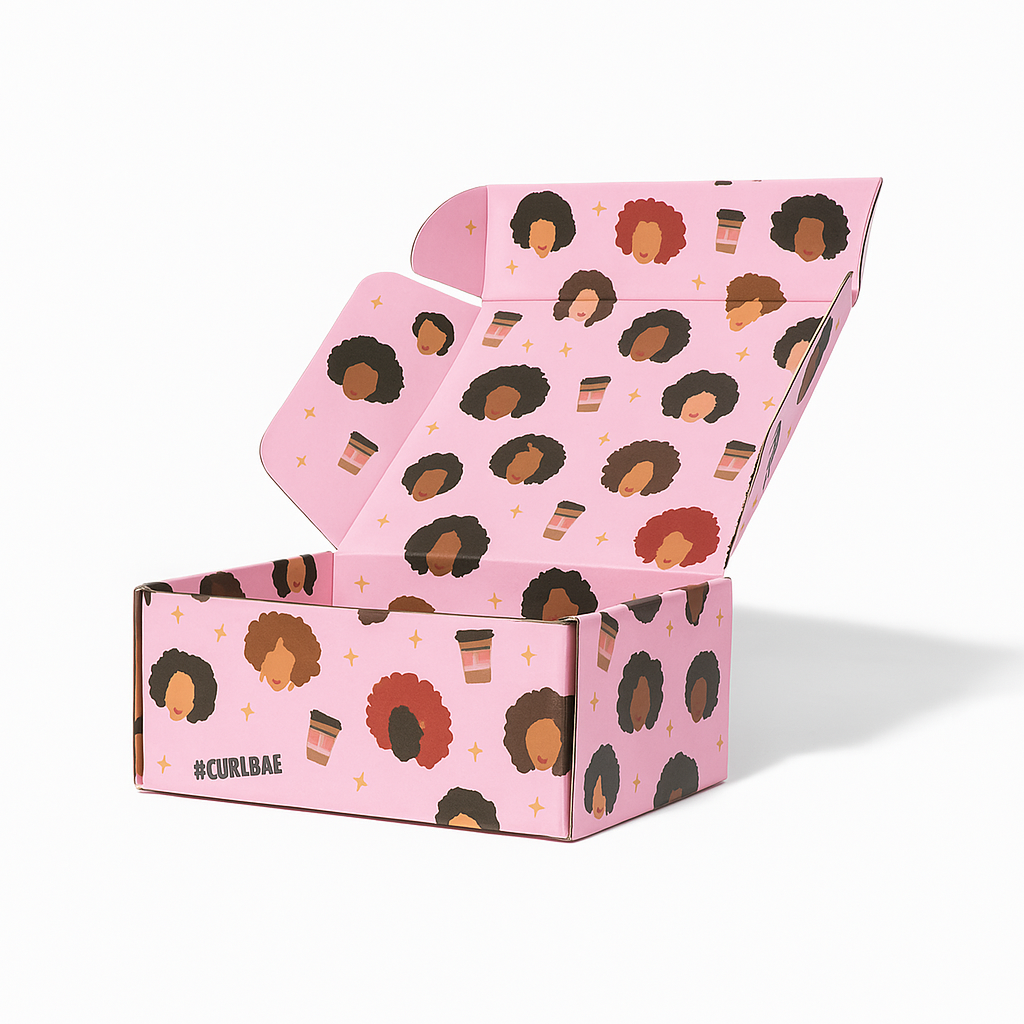 Curlbae Box - Een zorgvuldig samengestelde haarverzorgingsgeschenkset met voedende producten voor krullend en getextureerd haar, prachtig verpakt in een slanke, gemerkte doos.