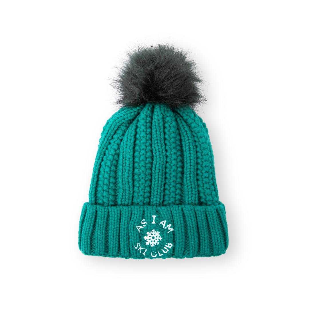 Ski Club Satin-Lined Beanie in Green, ontworpen voor warmte en haarbescherming met een gladde satijnen voering.
