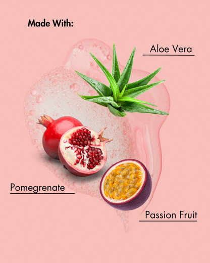 Ingrediënten gebruikt in een product op een roze achtergrond: Aloë Vera, Granaatappel en Passievrucht.