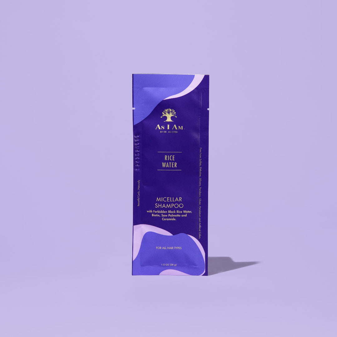 AS I AM Rice Water Shampoo in een zakje van 1 oz, met een zijdezachte, parelachtige vloeibare textuur - reinigt de hoofdhuid en het haar op milde wijze terwijl het de haargroei bevordert, haaruitval voorkomt en breuk vermindert voor sterkere, gezondere lokken.