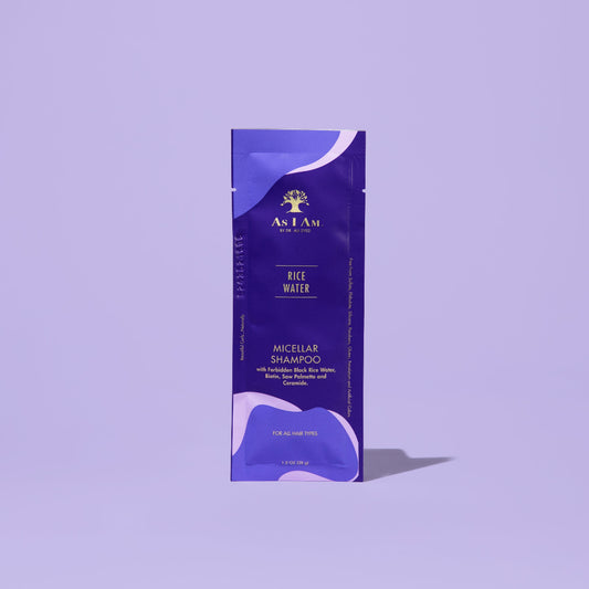 AS I AM Rice Water Shampoo in een zakje van 1 oz, met een zijdezachte, parelachtige vloeibare textuur - reinigt de hoofdhuid en het haar op milde wijze terwijl het de haargroei bevordert, haaruitval voorkomt en breuk vermindert voor sterkere, gezondere lokken.