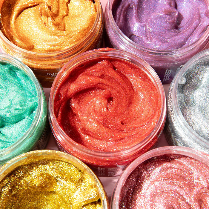 As I Am Curl Color Glitter Collection, met levendige, tijdelijke haarkleuren met een glinsterende finish, speciaal voor krullen en spiralen.