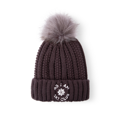 Ski Club Satin-Lined Beanie in Grey, ontworpen voor warmte en haarbescherming met een gladde satijnen voering.