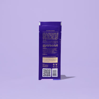 AS I AM Rice Water Shampoo in een zakje van 1 oz, met een zijdezachte, parelachtige vloeibare textuur - reinigt de hoofdhuid en het haar op milde wijze terwijl het de haargroei bevordert, haaruitval voorkomt en breuk vermindert voor sterkere, gezondere lokken.